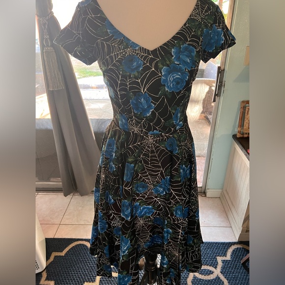 Vixen blue roses spider swing dress SM - Picture 9 of 9